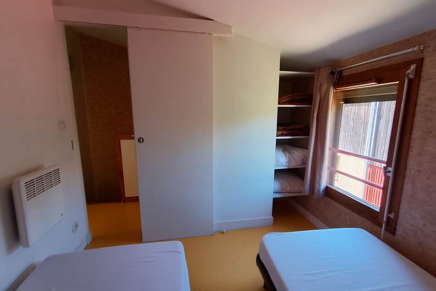 chambre étage 2 lits