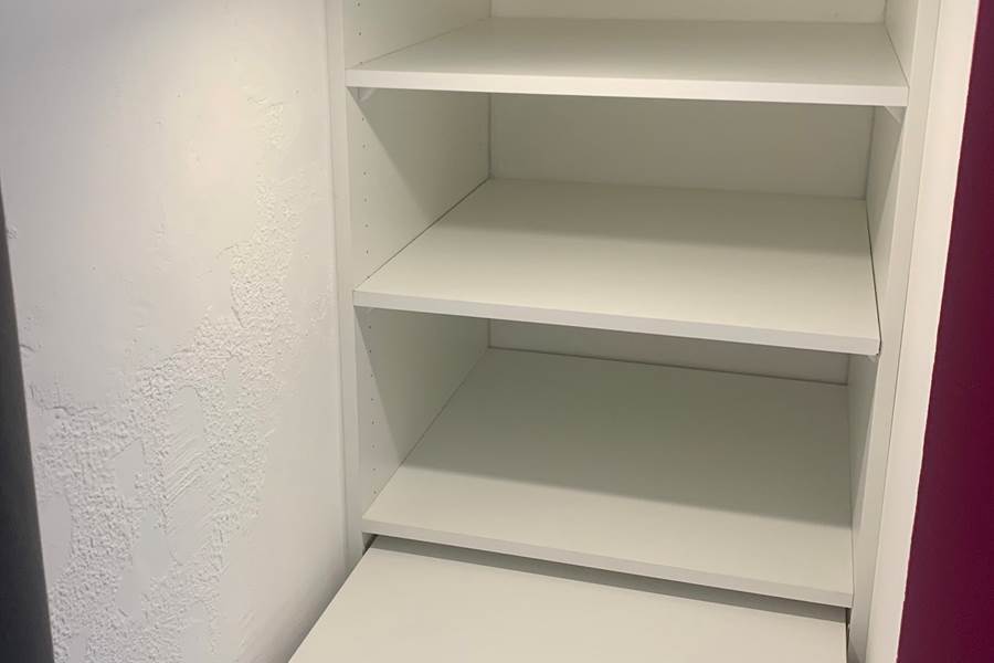 Chambre 3 penderie et bureau.