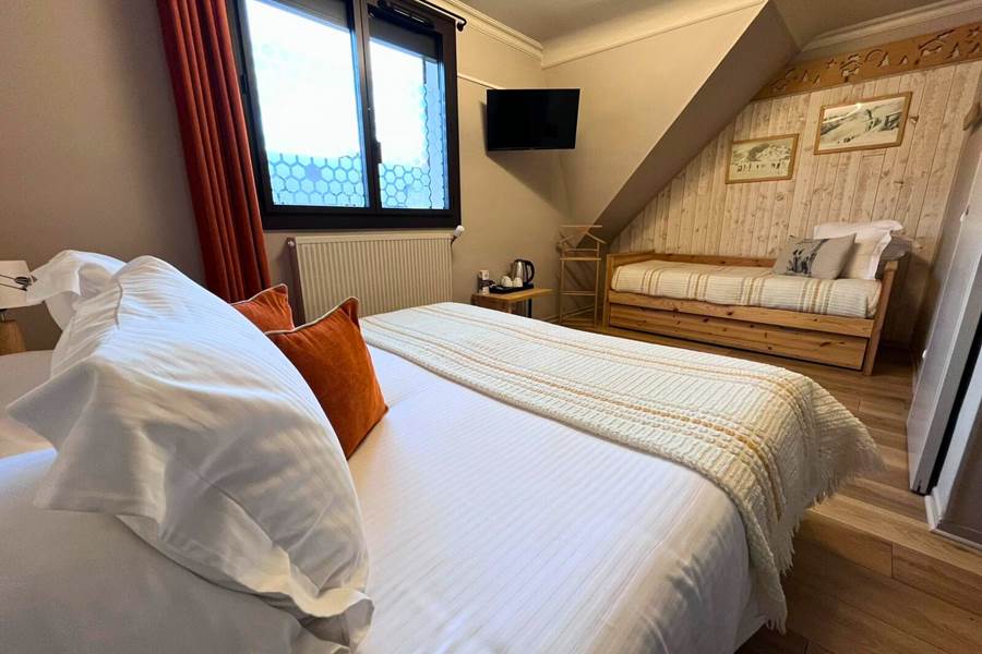 Hotel Bagnères de Luchon St Mamet Pyrénées La Rencluse