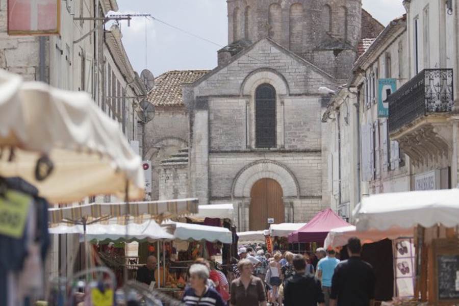 Le marché hebdomadaire de Rouillac