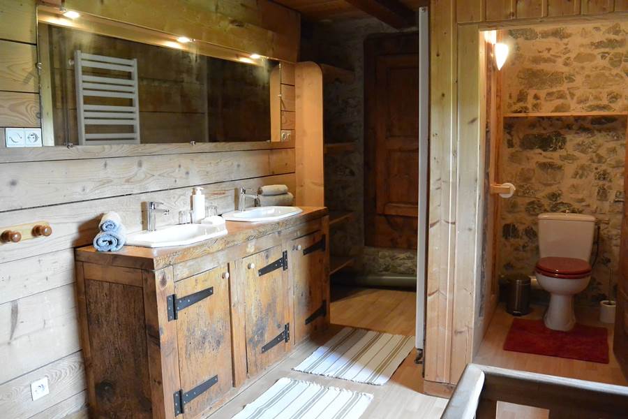 Gîte Tré le grenier - charmant gîte - Gîte le Grand - pour 6 personnes - salle de bain