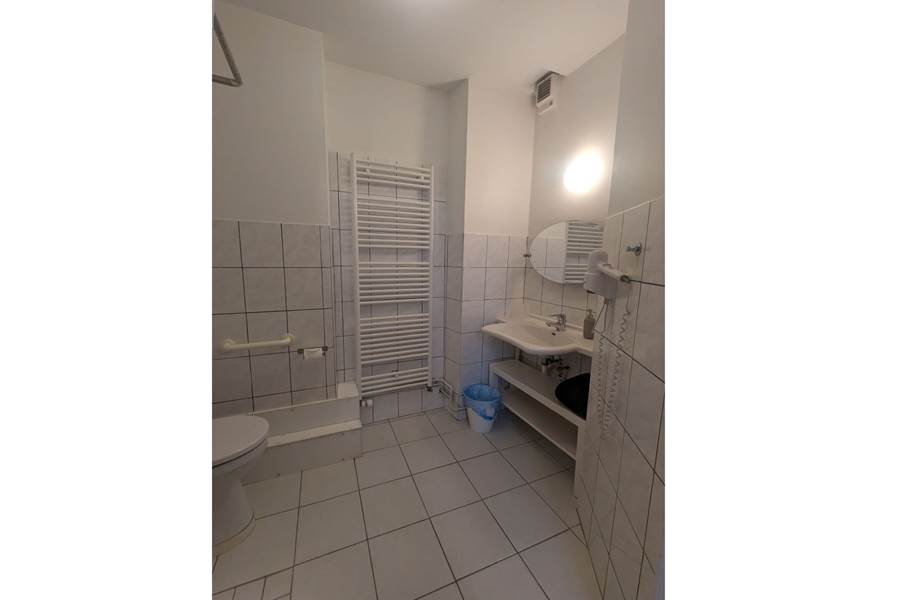 Gite-de-groupe-alsace-vosges-chalet-salle-de-bain-chambre-001
