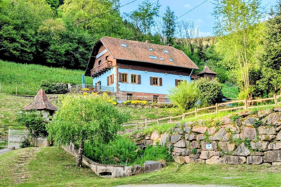 Gite-de-groupe-alsace-vosges-chalet-chambre-entree-nature