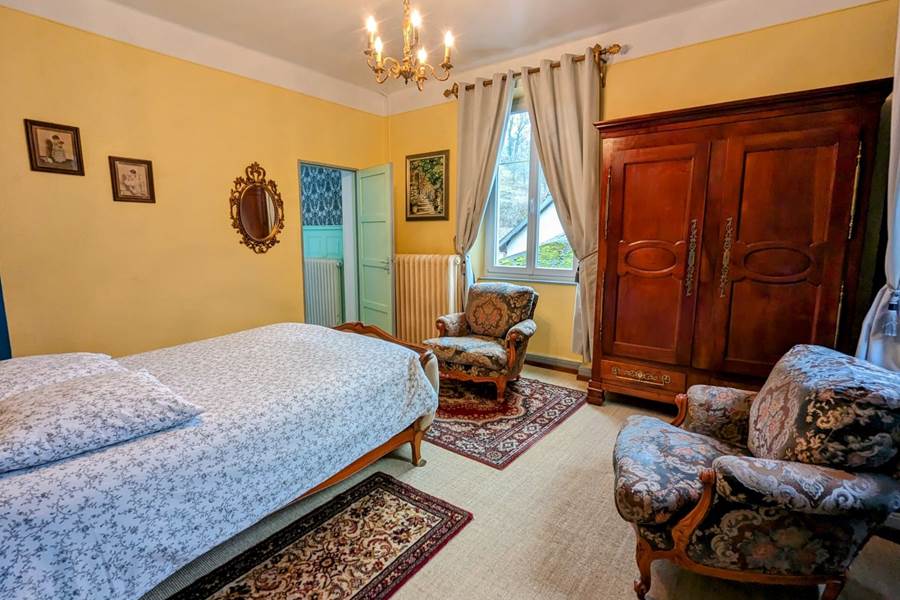 Gite-de-groupe-alsace-vosges-chalet-chambre-balcon-vue-pré