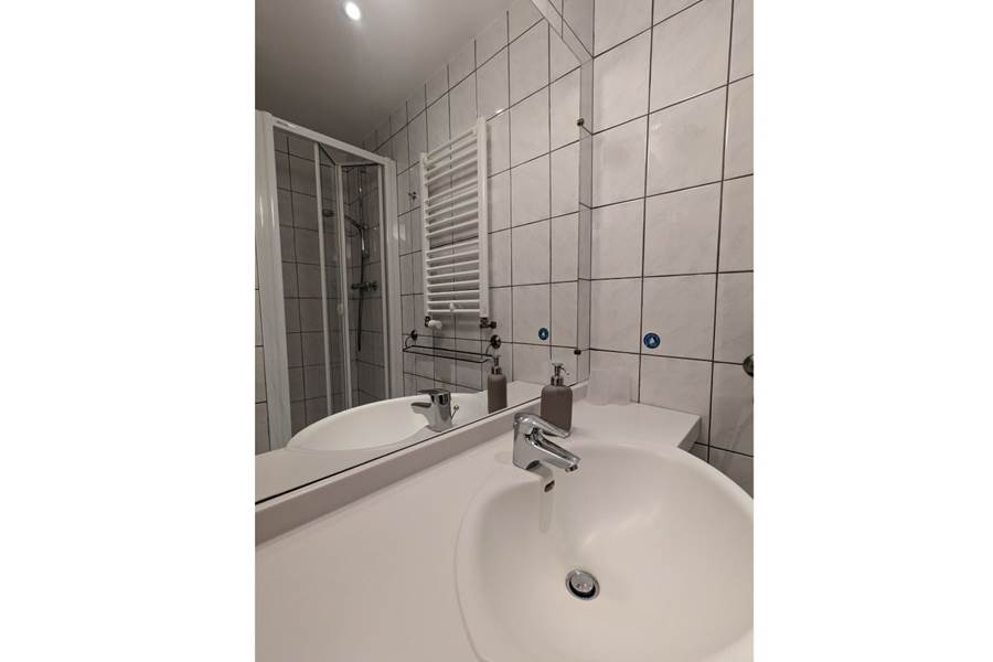 Gite-de-groupe-alsace-vosges-chalet-salle-de-bain-chambre-204