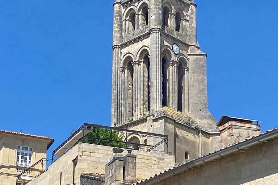 Eglise-Collégiale-village-vin-vignoble-photo-page