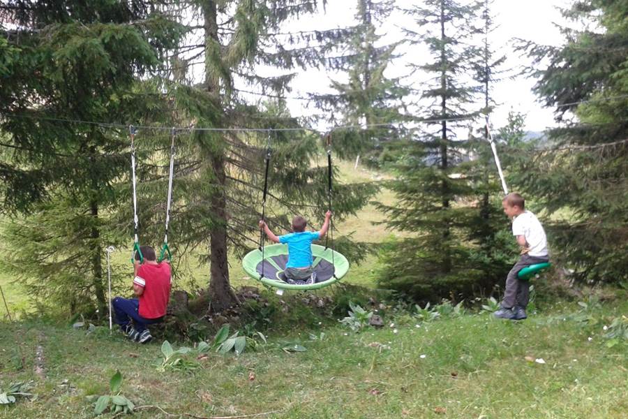 Gîte Tré le grenier - charmant gîte - Gîte le Bas - pour 5 personnes - aire de jeux