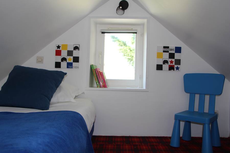 gie_de_france_sarthe_la_fleche_maisonnette-chambre_enfant_bleue