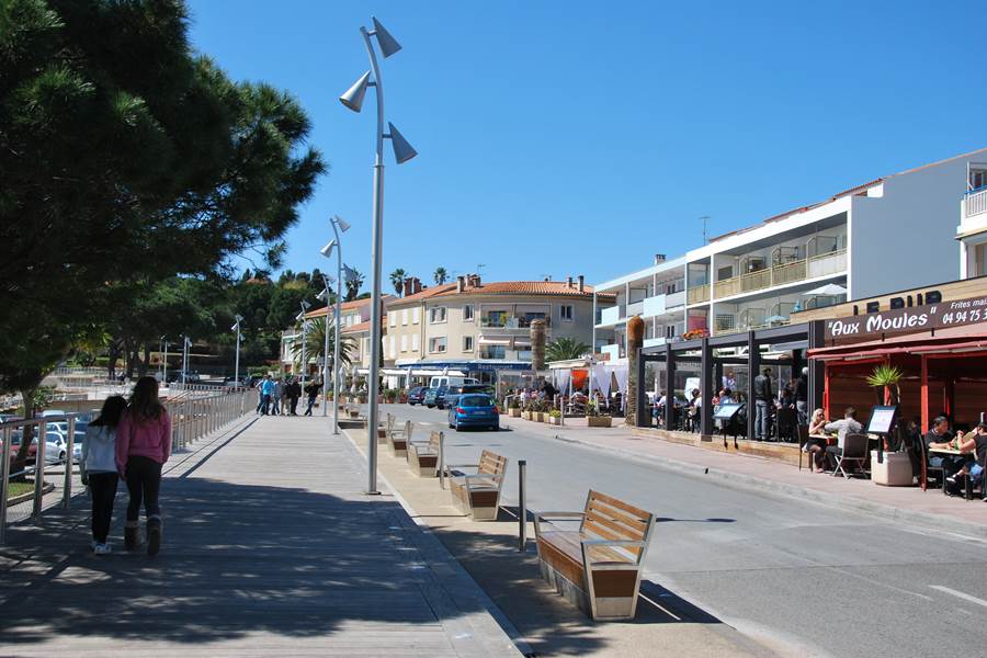 Restaurants face au port de Carqueiranne-photo-page