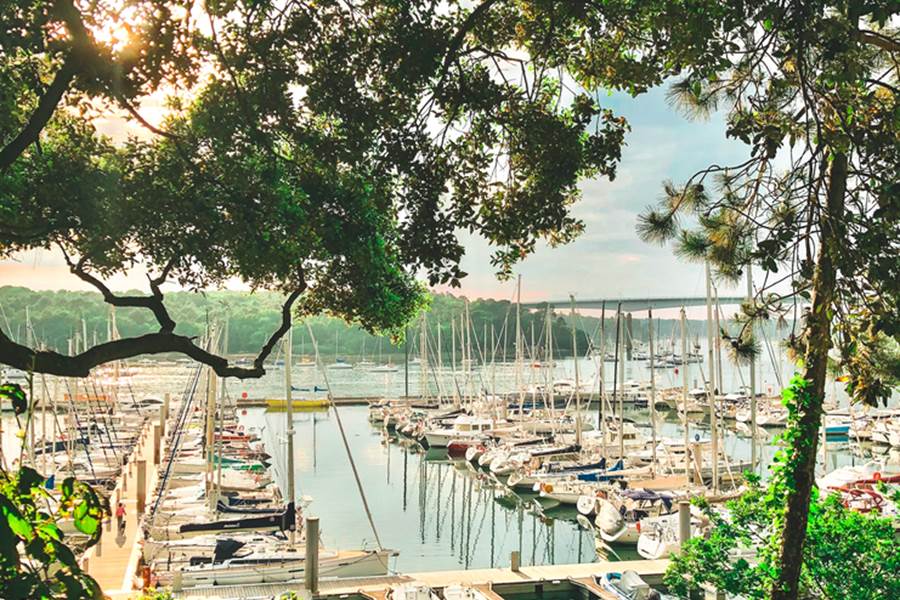 Vue sur le Port de Plaisance de Bénodet au pied du Triplex