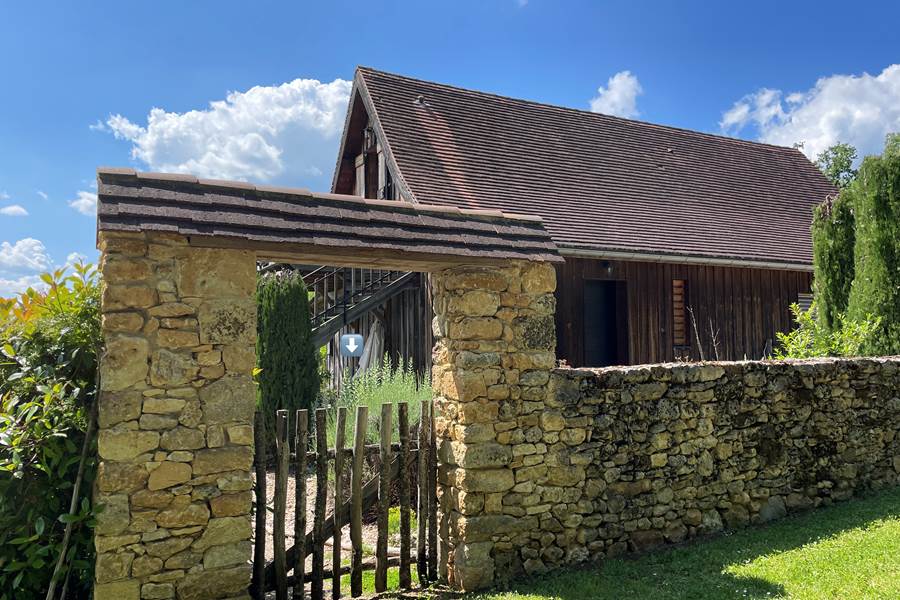 Entrée indépendante - Chambre CASTANG (1er étage)