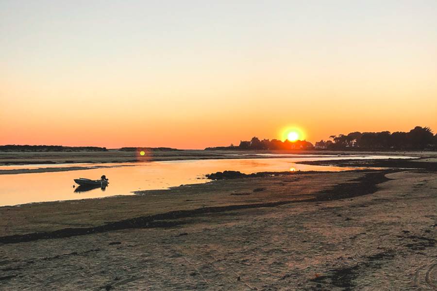 Coucher de soleil sur la plage du Letty depuis la Paillotte Iodée Bénodet