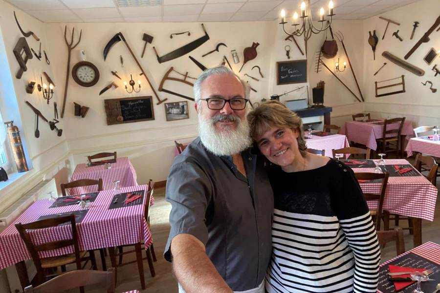 Au Thenay Bon, Patrick et Christine servent chaque midi plats et desserts maison. Un régal à deux minutes du Domaine !