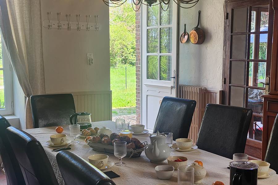 TABLE DU PETIT DEJEUNER SAVOUREUX ET GOURMAND