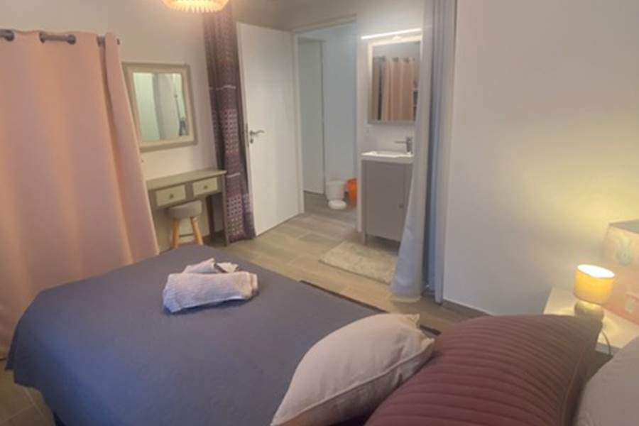 2e chambre 1 lit et salle d'eau intégrée-photo-page