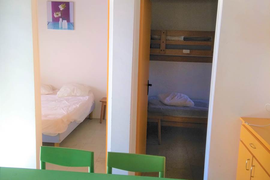 Gite-7 personnes-vue du séjour vers les chambres