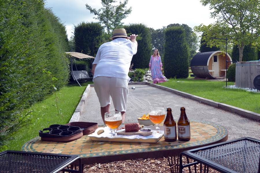 Insolites Chimay pétanque jardin sauna