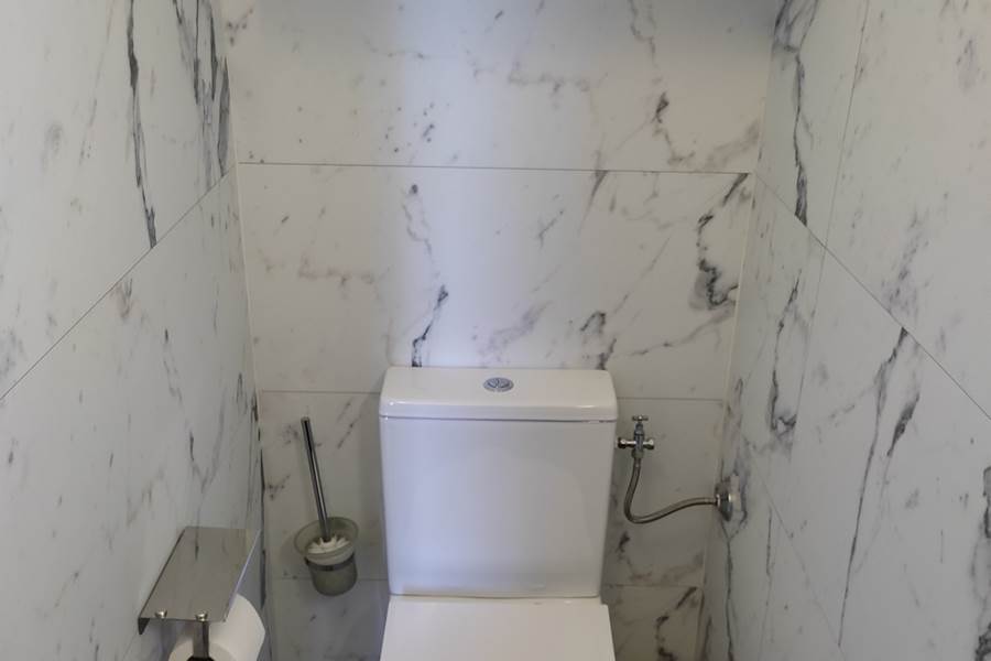 Chambre 6 wc et serviettes.