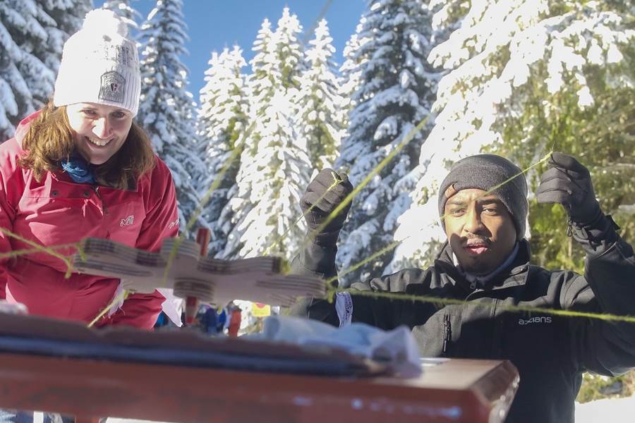 dessin collectif lors d'une Olympiade au Chalet du Loup à La Feclaz