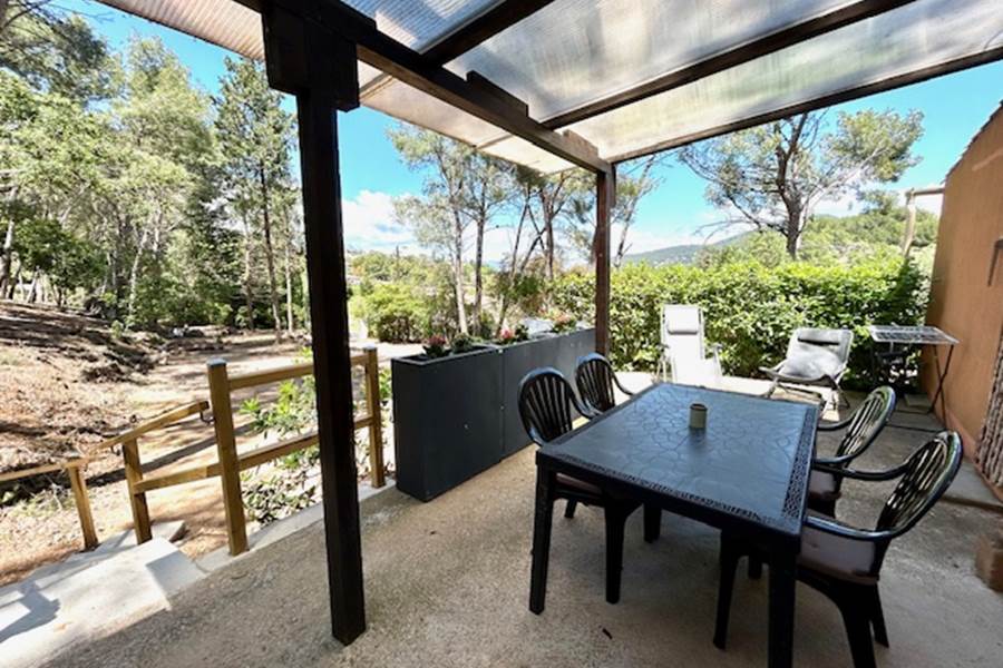 Terrasse ombragée côté pinède-photo-page
