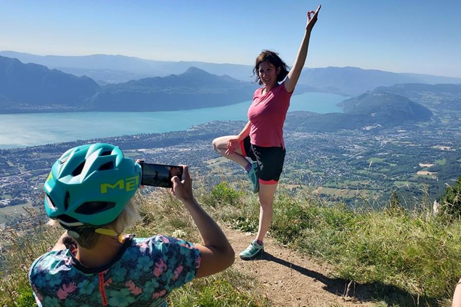 Vélo et Yoga lors d'un EVJF à Aix les Bains