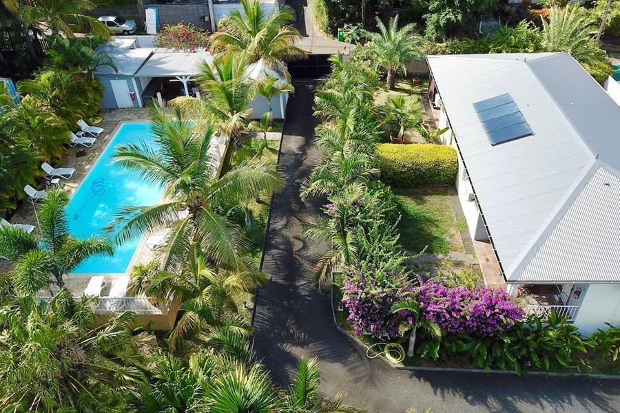 PALISSANDRE - Vue piscine- L'Oasis de Terre Roue - île de la Réunion 974