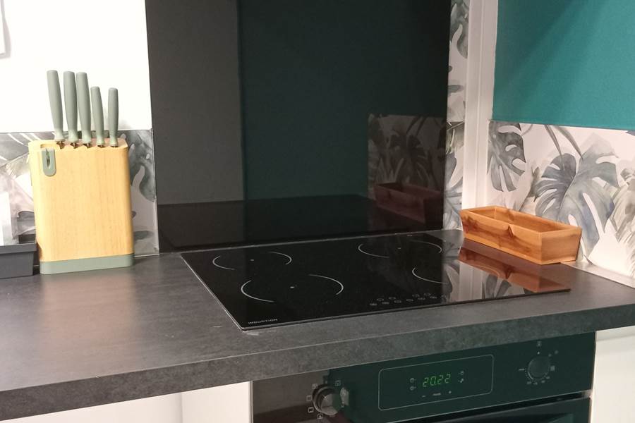 Cuisine Four Candy et Plaque induction + hôtte