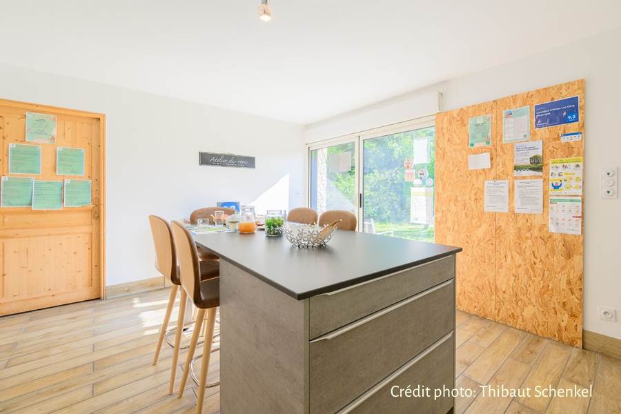 Coin cuisine où est servi le petit déjeuner : crédit photo: Thibaut Schenkel