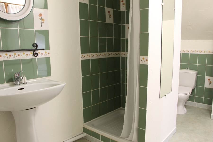 gite_de_france_la_fleche_sarthe_salle de douche_chaumière