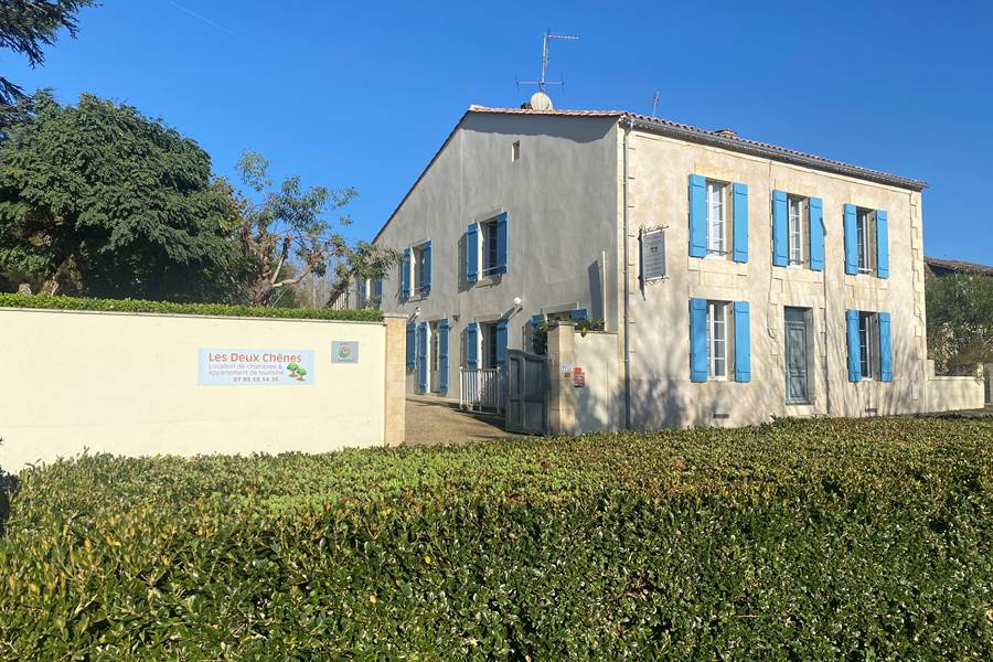 Bâtiment façade Est domaine les Deux Chênes