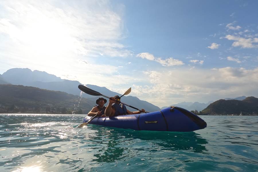 Packraft sur le Lac d'Annecy en Haute Savoie