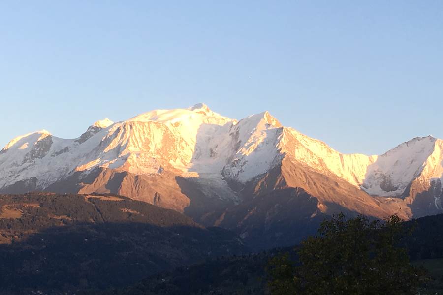 Vue sur le mont-blanc depuis le chalet