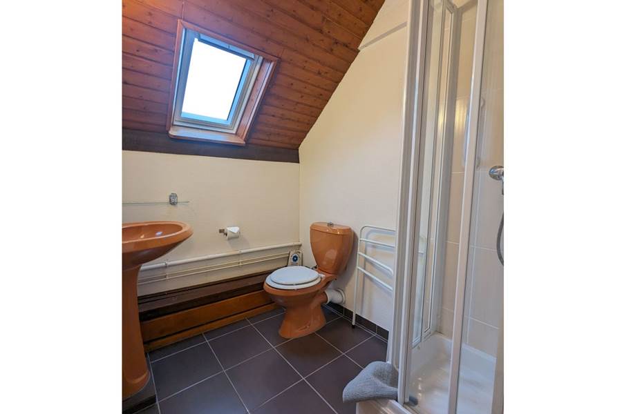 Gite-de-groupe-alsace-vosges-chalet-salle-de-bain-deux