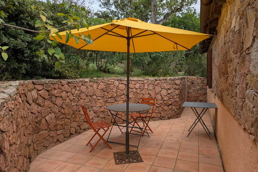 Terrasse Villa Lavande – parasol soleil