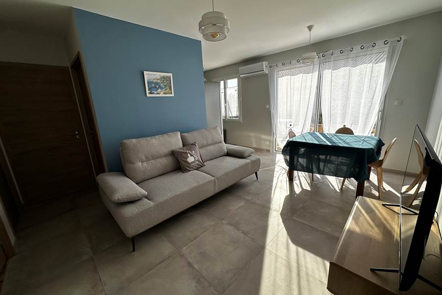 Logement 4 Escapade LE MAINE LOREVA CONSTANT vue salon coin repas