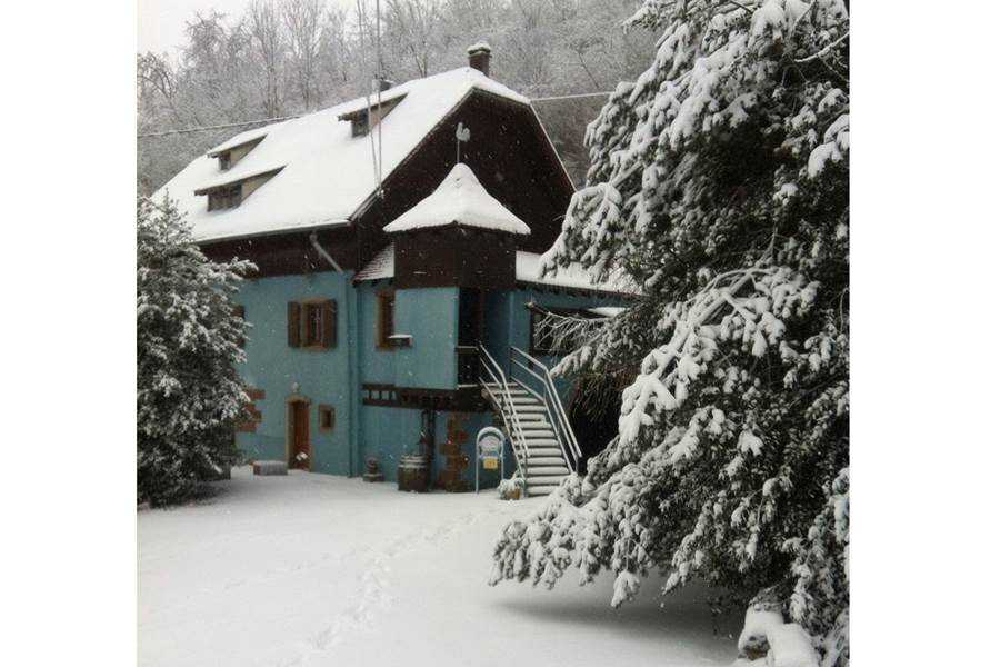 Gite-de-groupe-alsace-vosges-chalet-chambre-entree-hiver