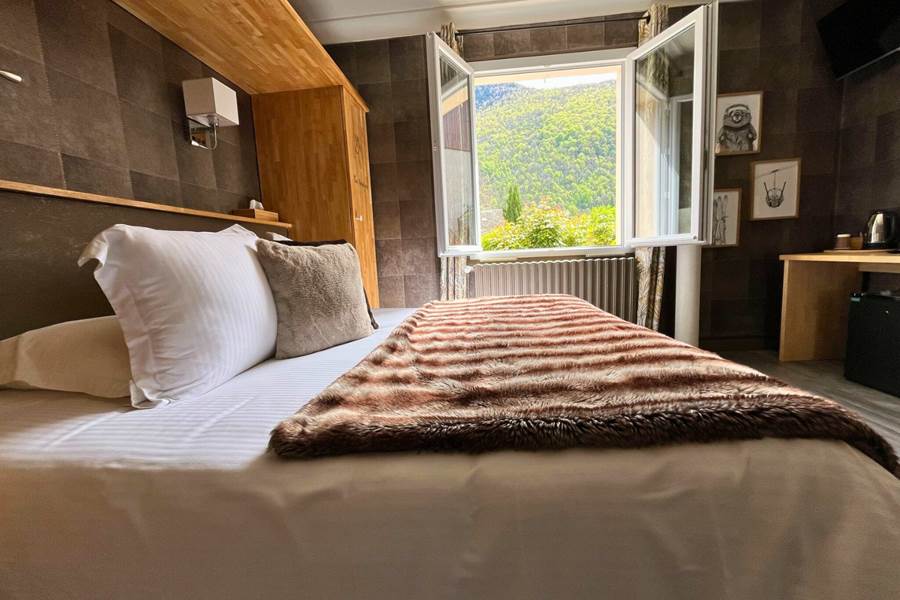 Hotel Bagnères de Luchon St Mamet Pyrénées La Rencluse