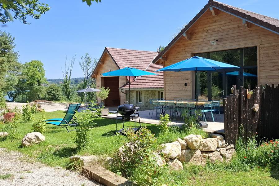Terrasse avec vue sur le lac