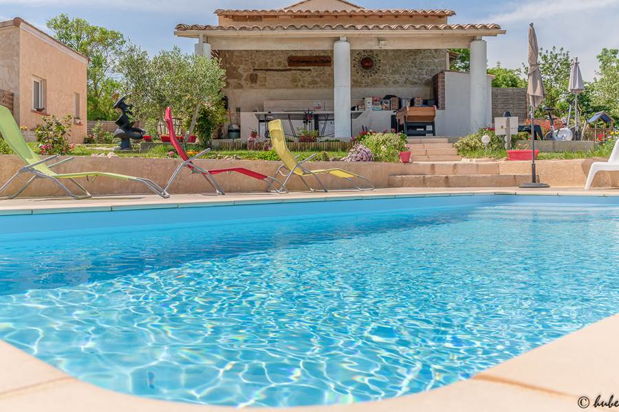 vue depuis la piscine vers terrasse