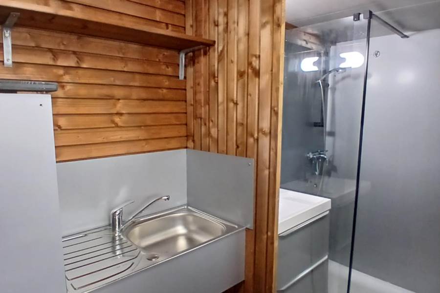 Salle de bain et coin vaisselle