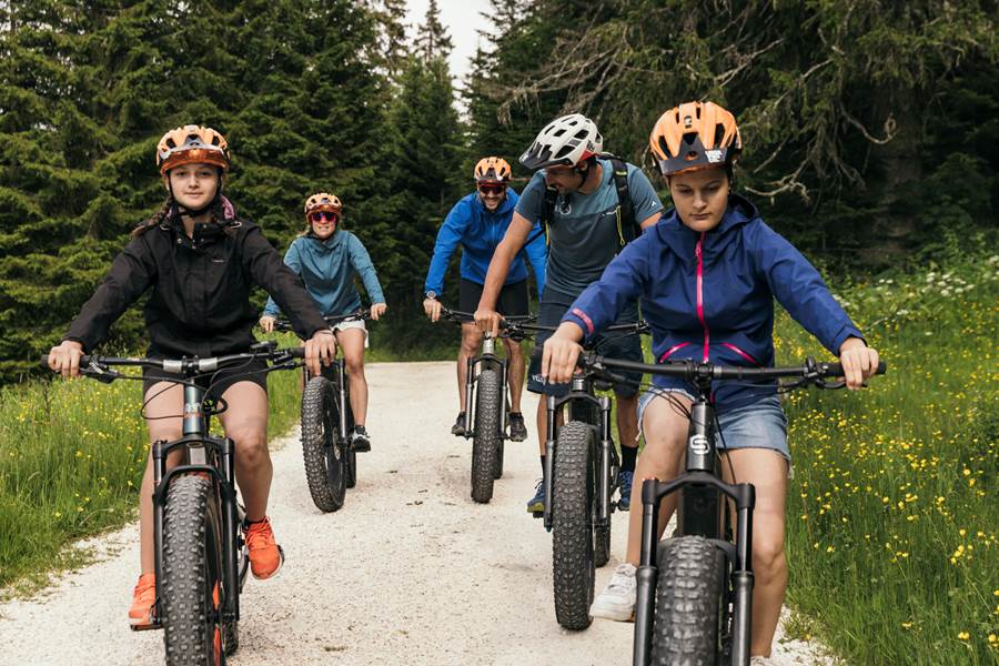 Balade famille en VTT à La Feclaz (c : Garnier)