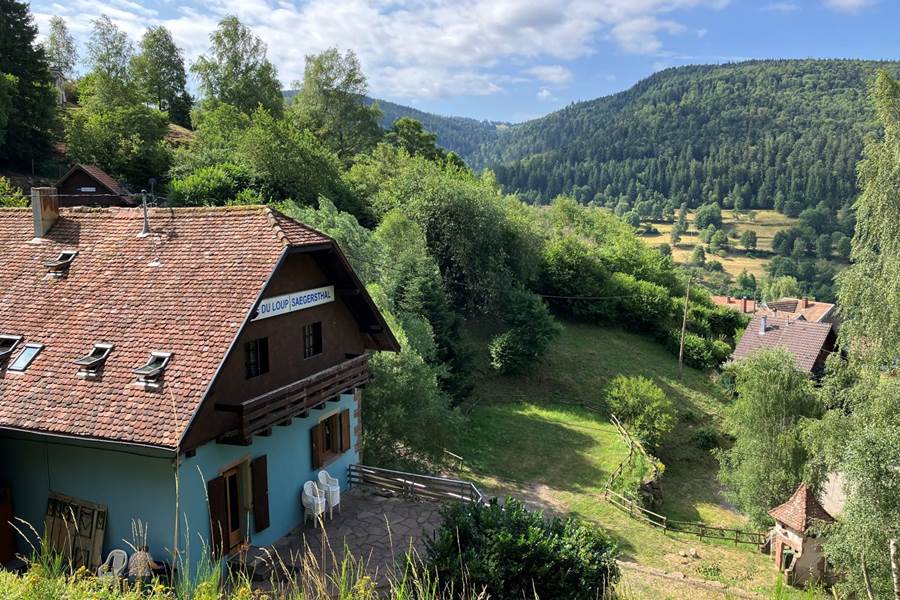 Gite-de-groupe-alsace-vosges-chalet-terrasse-village