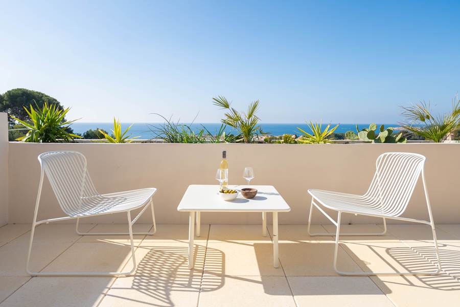 Espace terrasse vue mer chambre bleue