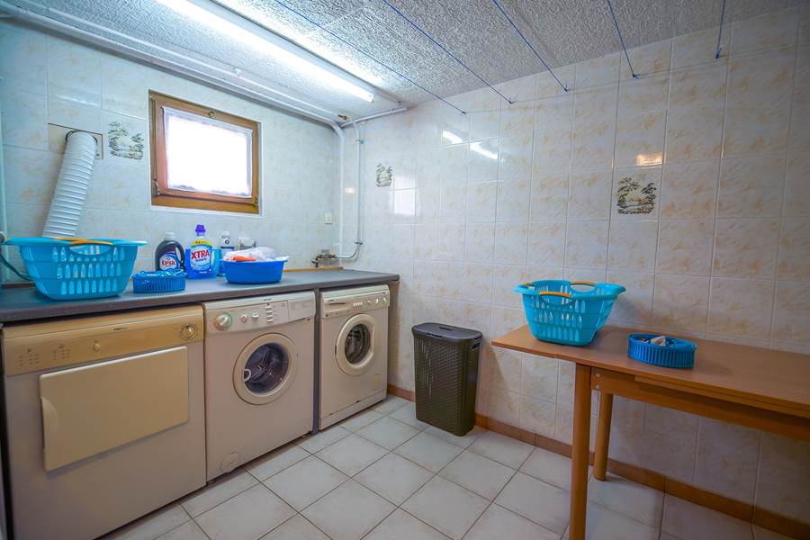 Buanderie au sous sol (lave linge)