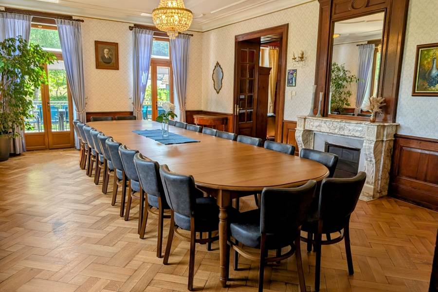 Gite-de-groupe-alsace-vosges-chalet-tilleul-salle-a-manger-table b