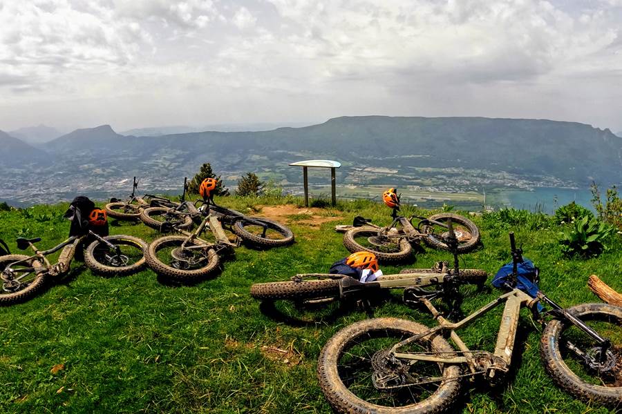 Activité vtt lors d'un EVJF en pleine nature