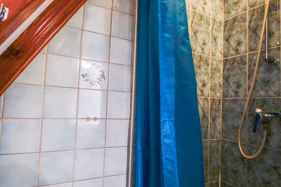 La douche dans la salle d'eau