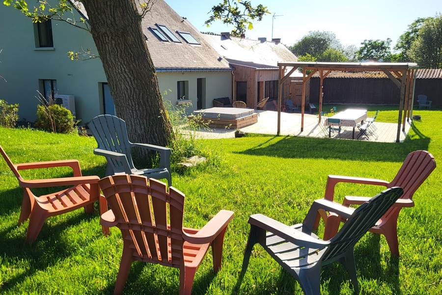 Un grand jardin en plein campagne pour la détente