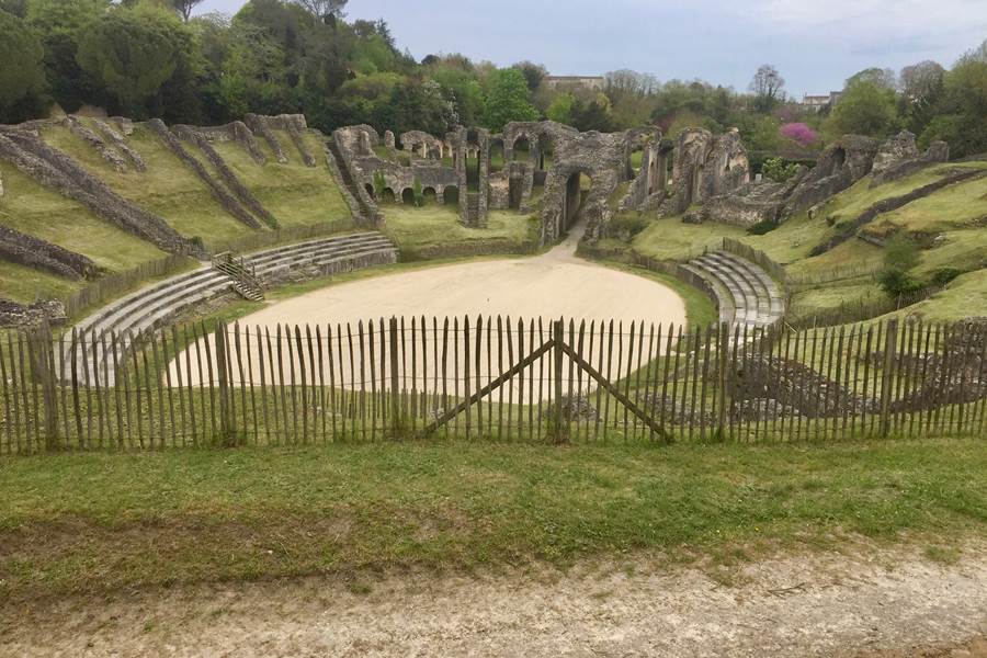 Saintes - les arènes
