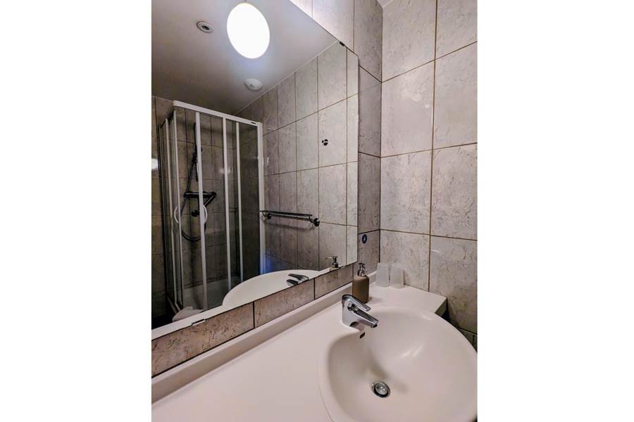 Gite-de-groupe-alsace-vosges-chalet-salle-de-bain-chambre-205
